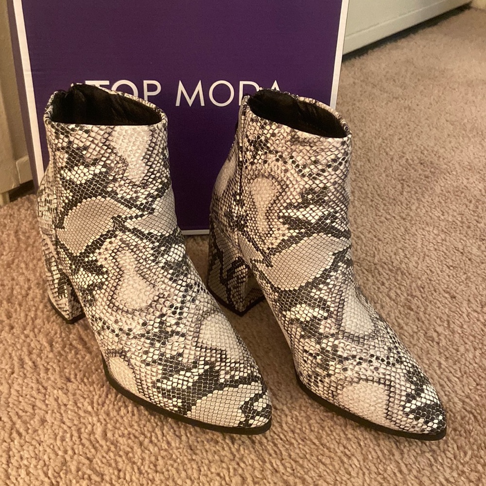 Top Moda snake skin booties